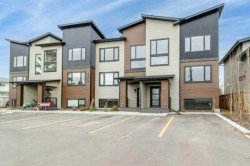 4-4413 48 Avenue  Sylvan Lake, AB T4N 1N5