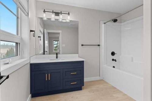 4-4413 48 Avenue, Sylvan Lake, AB - Indoor Photo Showing Bathroom