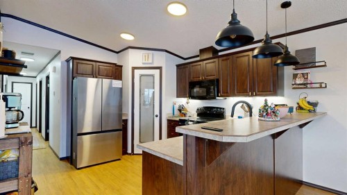 105 5 Avenue, Gadsby, AB - Indoor Photo Showing Kitchen