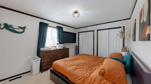 105 5 Avenue, Gadsby, AB - Indoor Photo Showing Bedroom