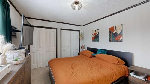 105 5 Avenue, Gadsby, AB - Indoor Photo Showing Bedroom