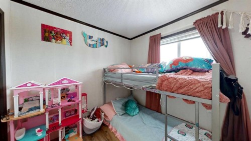 105 5 Avenue, Gadsby, AB - Indoor Photo Showing Bedroom
