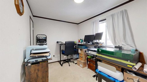 105 5 Avenue, Gadsby, AB - Indoor Photo Showing Office