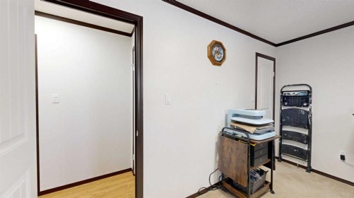 105 5 Avenue, Gadsby, AB - Indoor Photo Showing Other Room