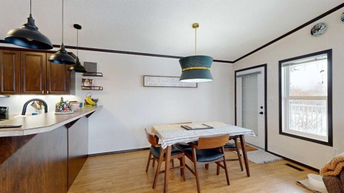 105 5 Avenue, Gadsby, AB - Indoor Photo Showing Dining Room