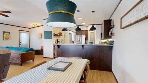 105 5 Avenue, Gadsby, AB - Indoor Photo Showing Bedroom