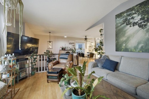 10 Halsall Street, Sylvan Lake, AB - Indoor Photo Showing Living Room