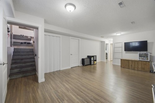 10 Halsall Street, Sylvan Lake, AB - Indoor Photo Showing Living Room