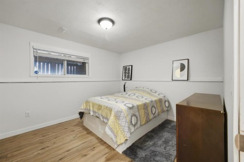 10 Halsall Street, Sylvan Lake, AB - Indoor Photo Showing Bedroom