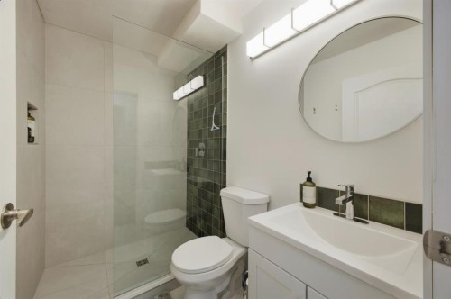 10 Halsall Street, Sylvan Lake, AB - Indoor Photo Showing Bathroom