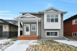 12 Hammond Close  Sylvan Lake, AB T4S 0C7