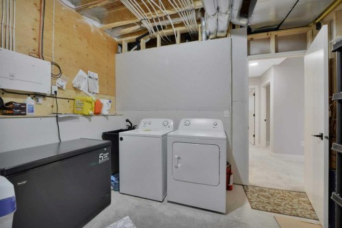 12 Hammond Close, Sylvan Lake, AB - Indoor Photo Showing Laundry Room