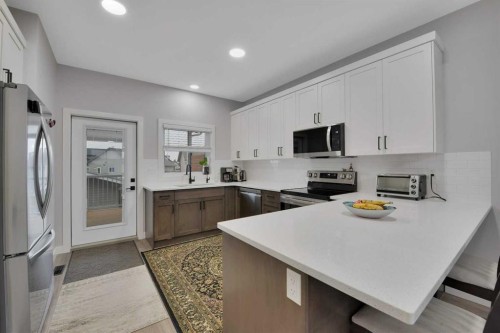 12 Hammond Close, Sylvan Lake, AB - Indoor Photo Showing Kitchen With Upgraded Kitchen