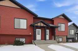 34 Hutton Place  Penhold, AB T0M 1R0