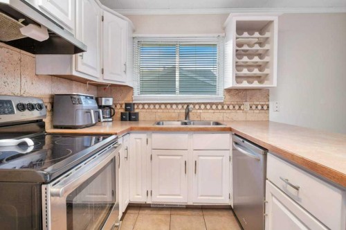 5702 West Park Crescent, Red Deer, AB - Indoor Photo Showing Kitchen With Double Sink