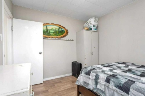 5702 West Park Crescent, Red Deer, AB - Indoor Photo Showing Bedroom