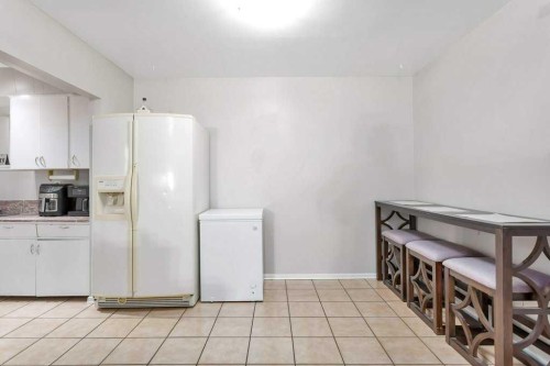 5702 West Park Crescent, Red Deer, AB - Indoor Photo Showing Kitchen