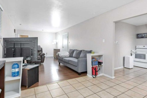 5702 West Park Crescent, Red Deer, AB - Indoor