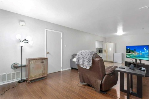 5702 West Park Crescent, Red Deer, AB - Indoor