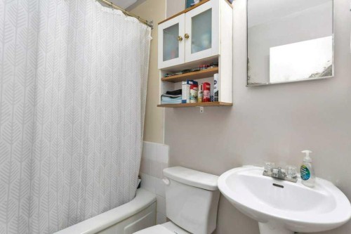 5702 West Park Crescent, Red Deer, AB - Indoor Photo Showing Bathroom