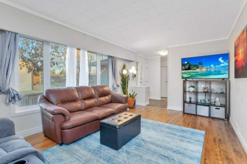 5702 West Park Crescent, Red Deer, AB - Indoor Photo Showing Living Room