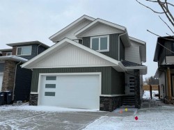 117 Crestview Boulevard  Sylvan Lake, AB T4S 0V8