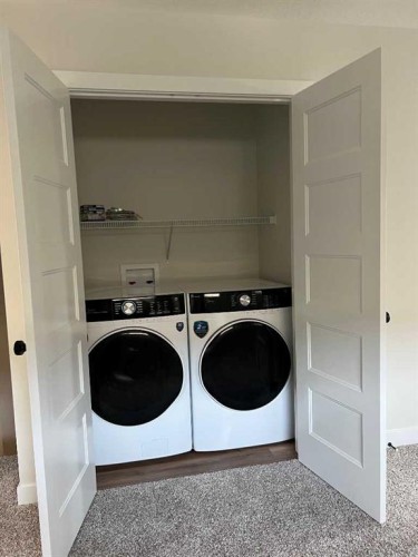 117 Crestview Boulevard, Sylvan Lake, AB - Indoor Photo Showing Laundry Room