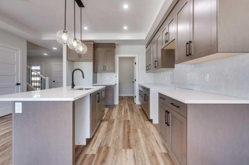 117 Crestview Boulevard, Sylvan Lake, AB - Indoor Photo Showing Kitchen With Upgraded Kitchen