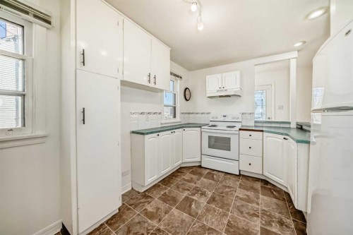 168 Tamarac Boulevard, Springbrook, AB - Indoor Photo Showing Kitchen