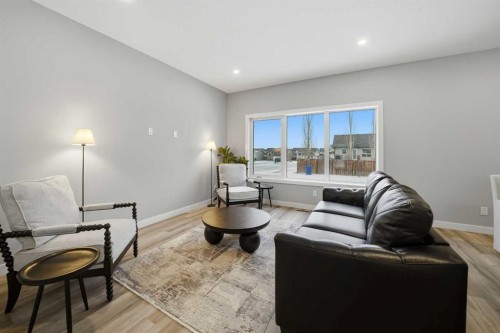 70 Palmer Circle, Blackfalds, AB - Indoor Photo Showing Living Room