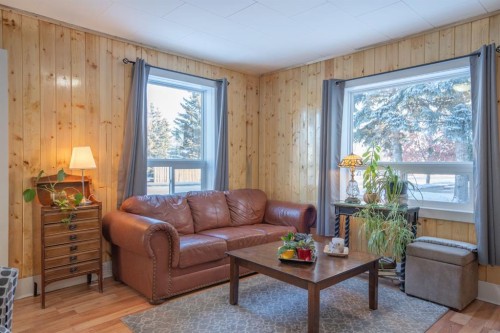 5010 53Rd Avenue, Bashaw, AB - Indoor Photo Showing Living Room
