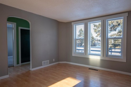140 1St Street, Edberg, AB - Indoor Photo Showing Other Room