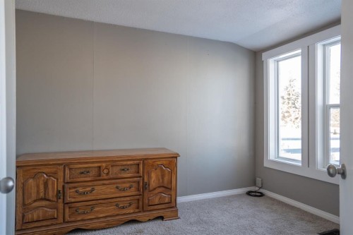 140 1St Street, Edberg, AB - Indoor Photo Showing Other Room