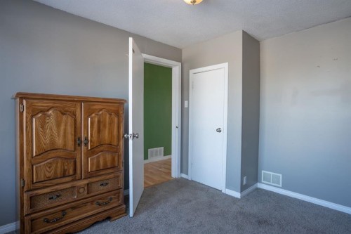 140 1St Street, Edberg, AB - Indoor