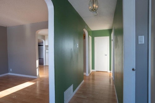 140 1St Street, Edberg, AB - Indoor Photo Showing Other Room