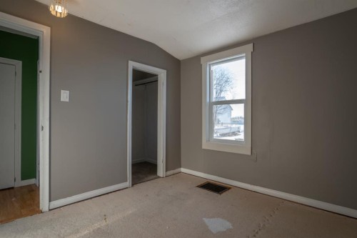 140 1St Street, Edberg, AB - Indoor Photo Showing Other Room