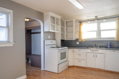 140 1St Street, Edberg, AB - Indoor Photo Showing Kitchen With Double Sink