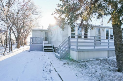 140 1St Street, Edberg, AB - Outdoor With Deck Patio Veranda