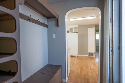 140 1St Street, Edberg, AB - Indoor Photo Showing Other Room