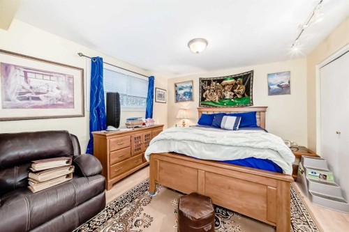 2035 20Th Avenue, Bowden, AB - Indoor Photo Showing Bedroom