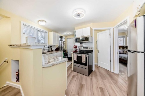 2035 20Th Avenue, Bowden, AB - Indoor Photo Showing Kitchen