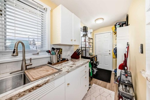 2035 20Th Avenue, Bowden, AB - Indoor Photo Showing Kitchen
