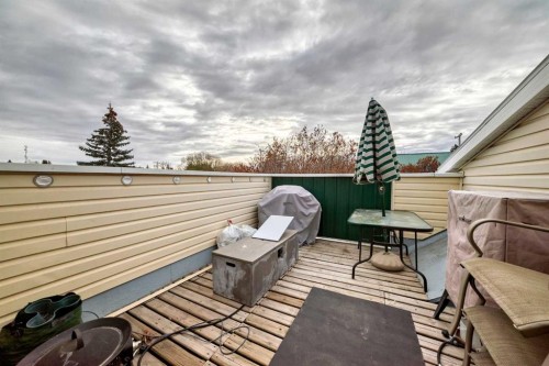 2035 20Th Avenue, Bowden, AB - Outdoor With Deck Patio Veranda With Exterior