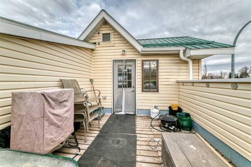 2035 20Th Avenue, Bowden, AB - Outdoor