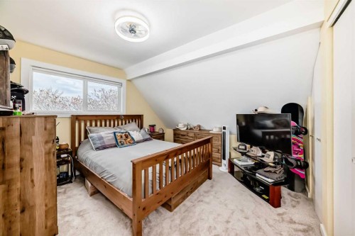 2035 20Th Avenue, Bowden, AB - Indoor Photo Showing Bedroom