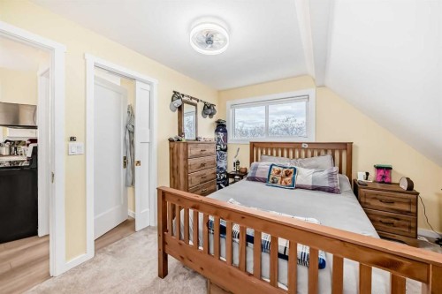 2035 20Th Avenue, Bowden, AB - Indoor Photo Showing Bedroom