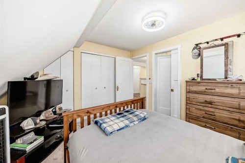 2035 20Th Avenue, Bowden, AB - Indoor Photo Showing Bedroom