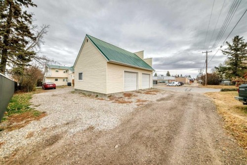 2035 20Th Avenue, Bowden, AB - Outdoor With Exterior