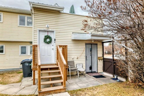 2035 20Th Avenue, Bowden, AB - Outdoor