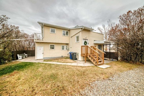 2035 20Th Avenue, Bowden, AB - Outdoor With Exterior